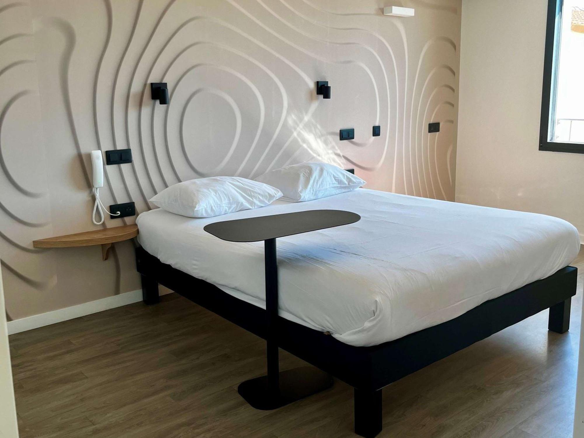 Отель Ibis Styles Cabries Aix-En-Provence Tgv Экстерьер фото