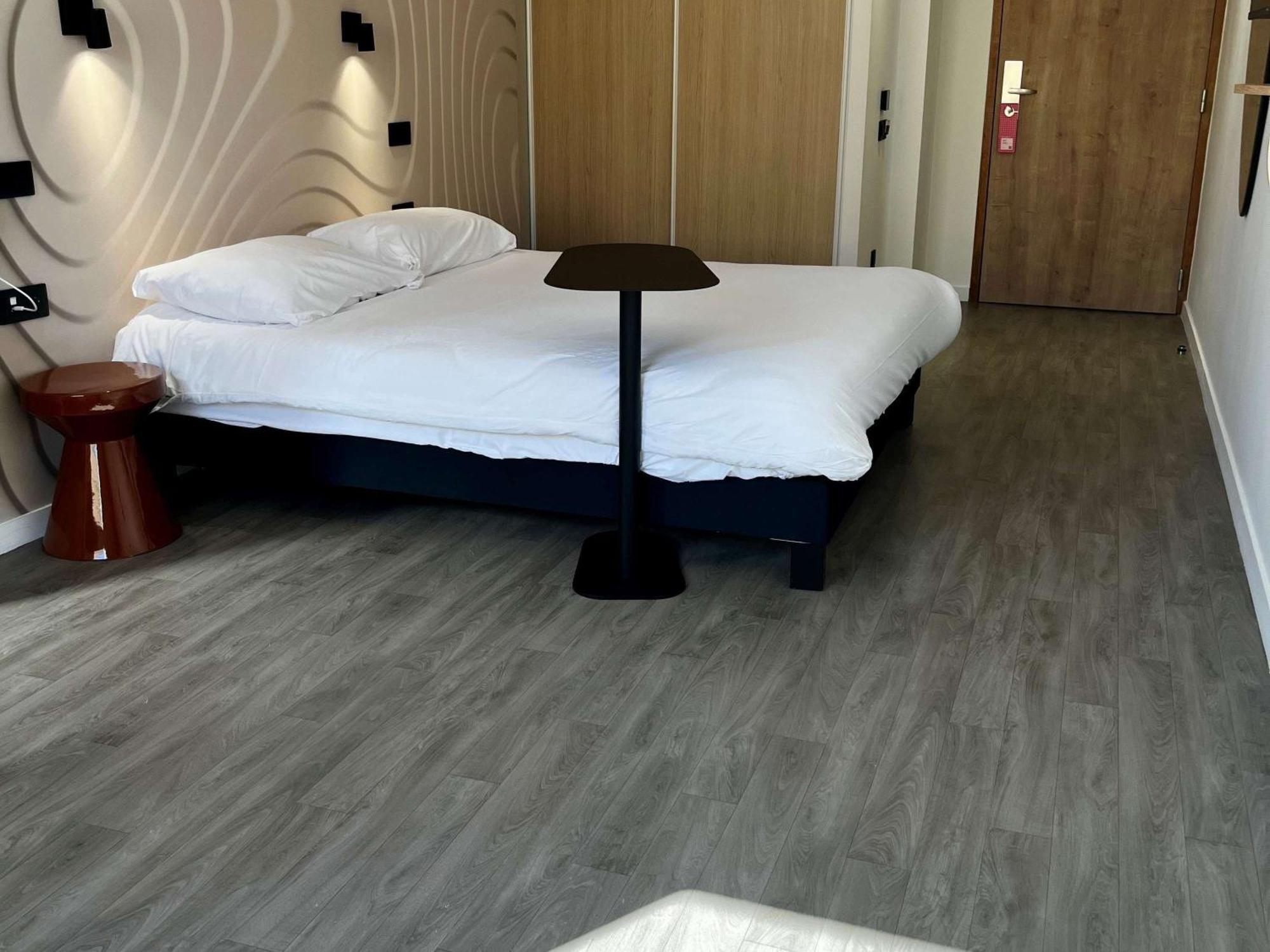 Отель Ibis Styles Cabries Aix-En-Provence Tgv Экстерьер фото