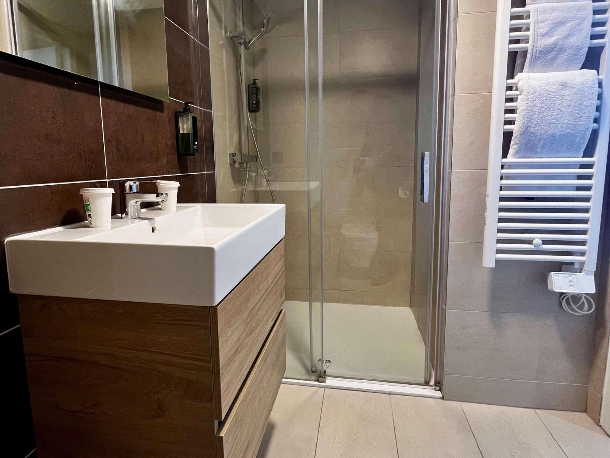 Отель Ibis Styles Cabries Aix-En-Provence Tgv Экстерьер фото