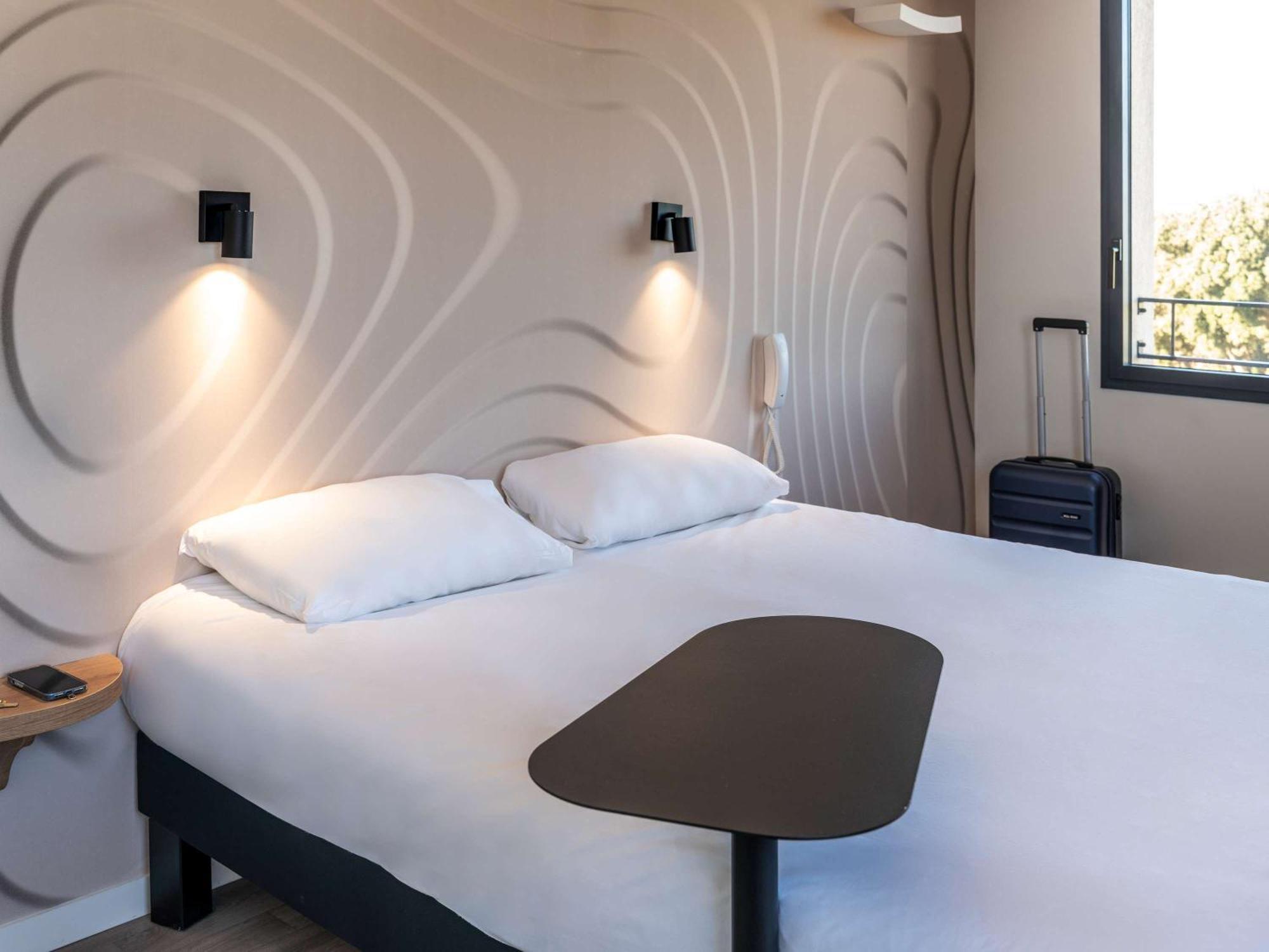 Отель Ibis Styles Cabries Aix-En-Provence Tgv Экстерьер фото