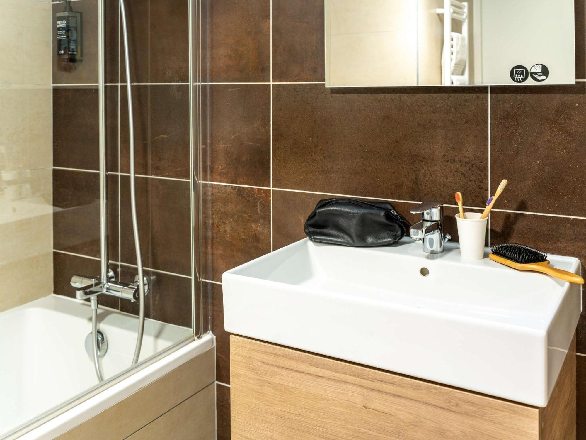 Отель Ibis Styles Cabries Aix-En-Provence Tgv Экстерьер фото