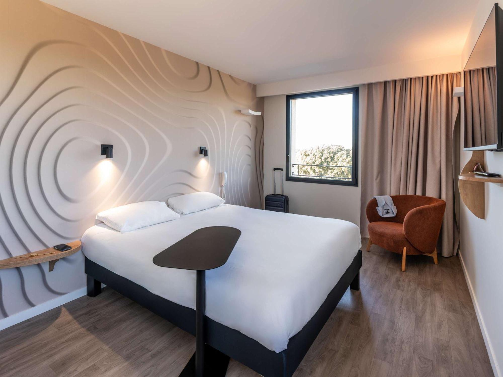 Отель Ibis Styles Cabries Aix-En-Provence Tgv Экстерьер фото